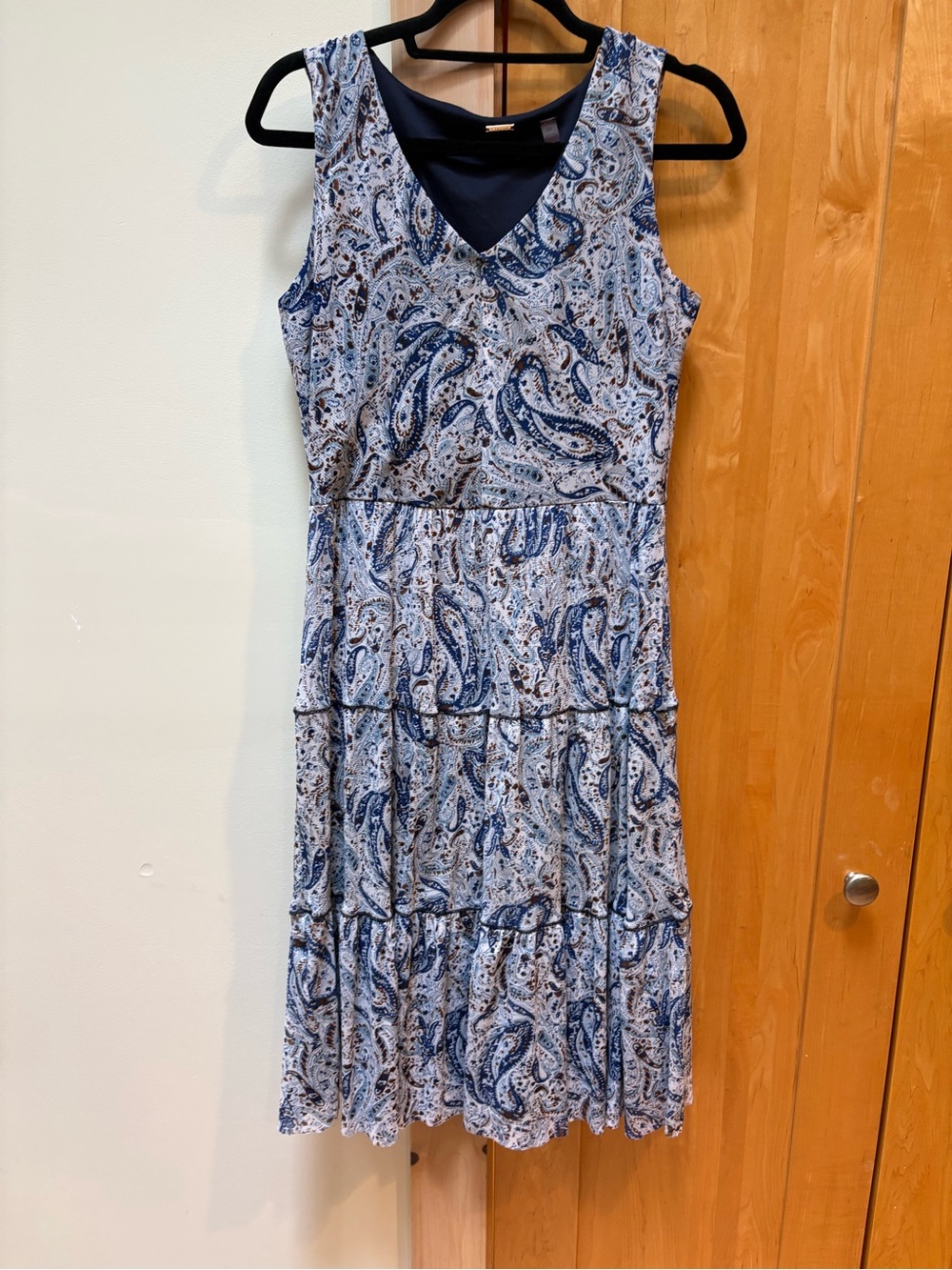 Tahari Sleeveless Blue Paisley Tiered Midi Dress